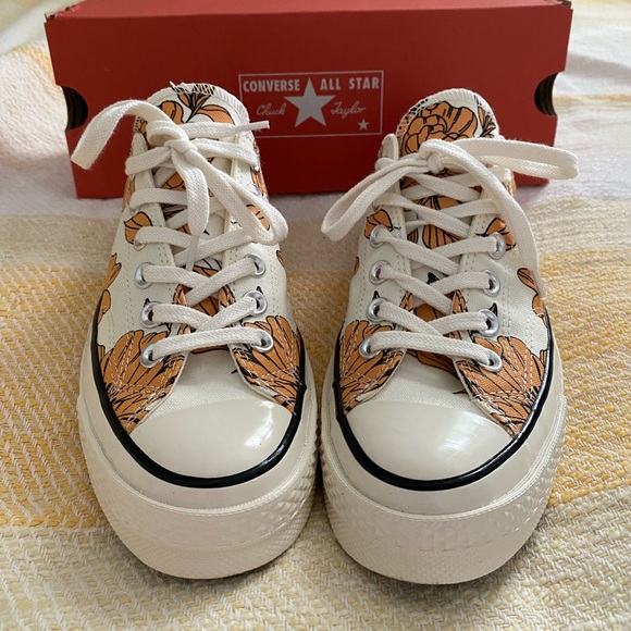 Converse - Picture 1 of 7